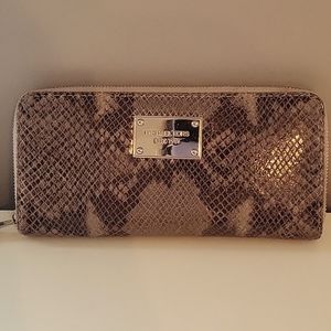 Michael Kors zip wallet